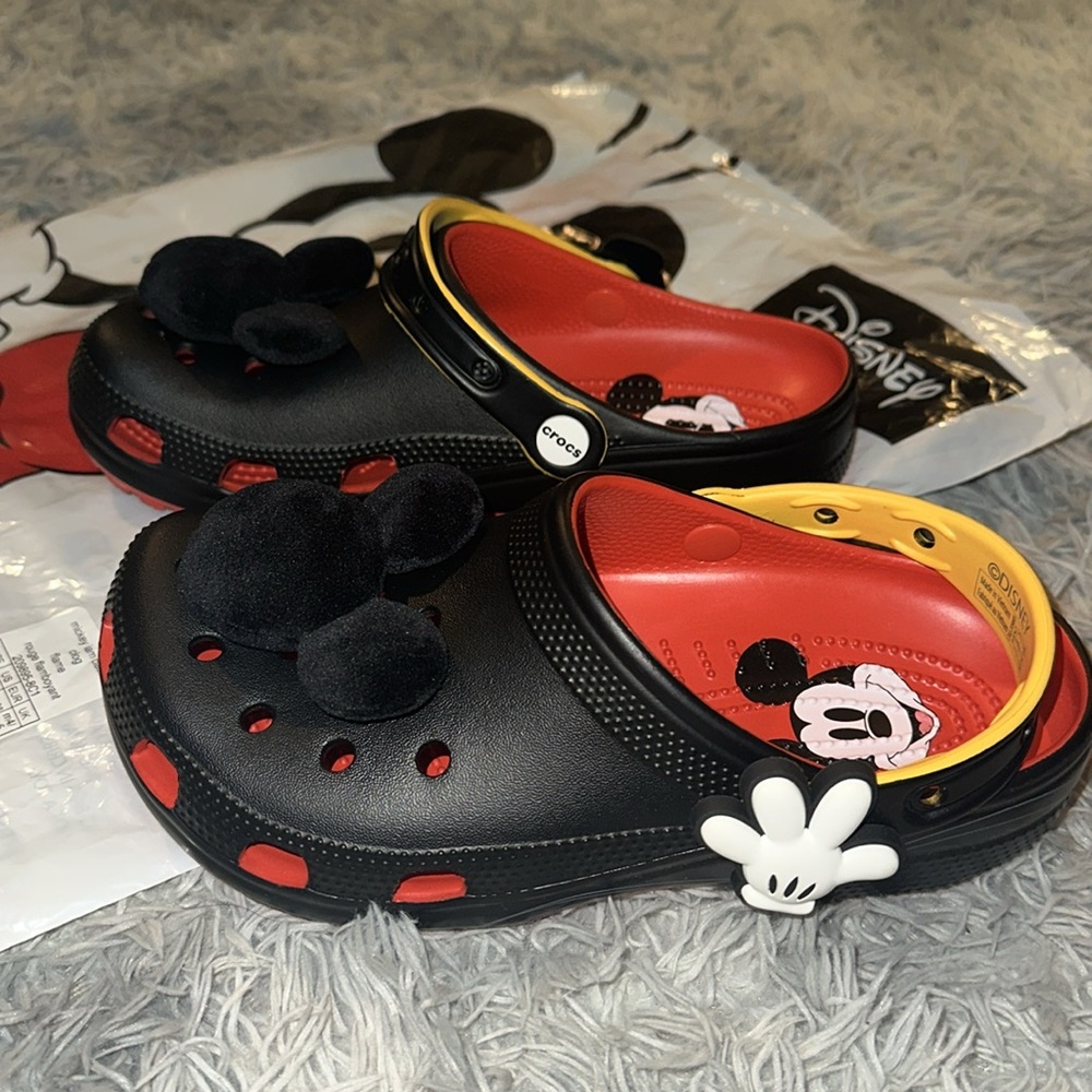 Mickey Crocs - Picture 2 of 6